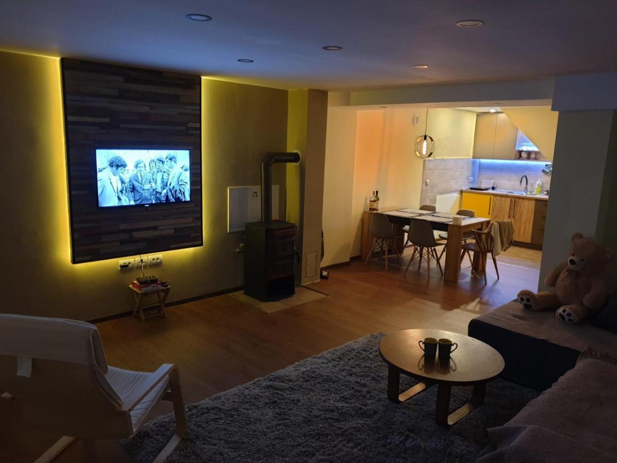 Nikas Apartman Donji Milanovac Exteriör bild