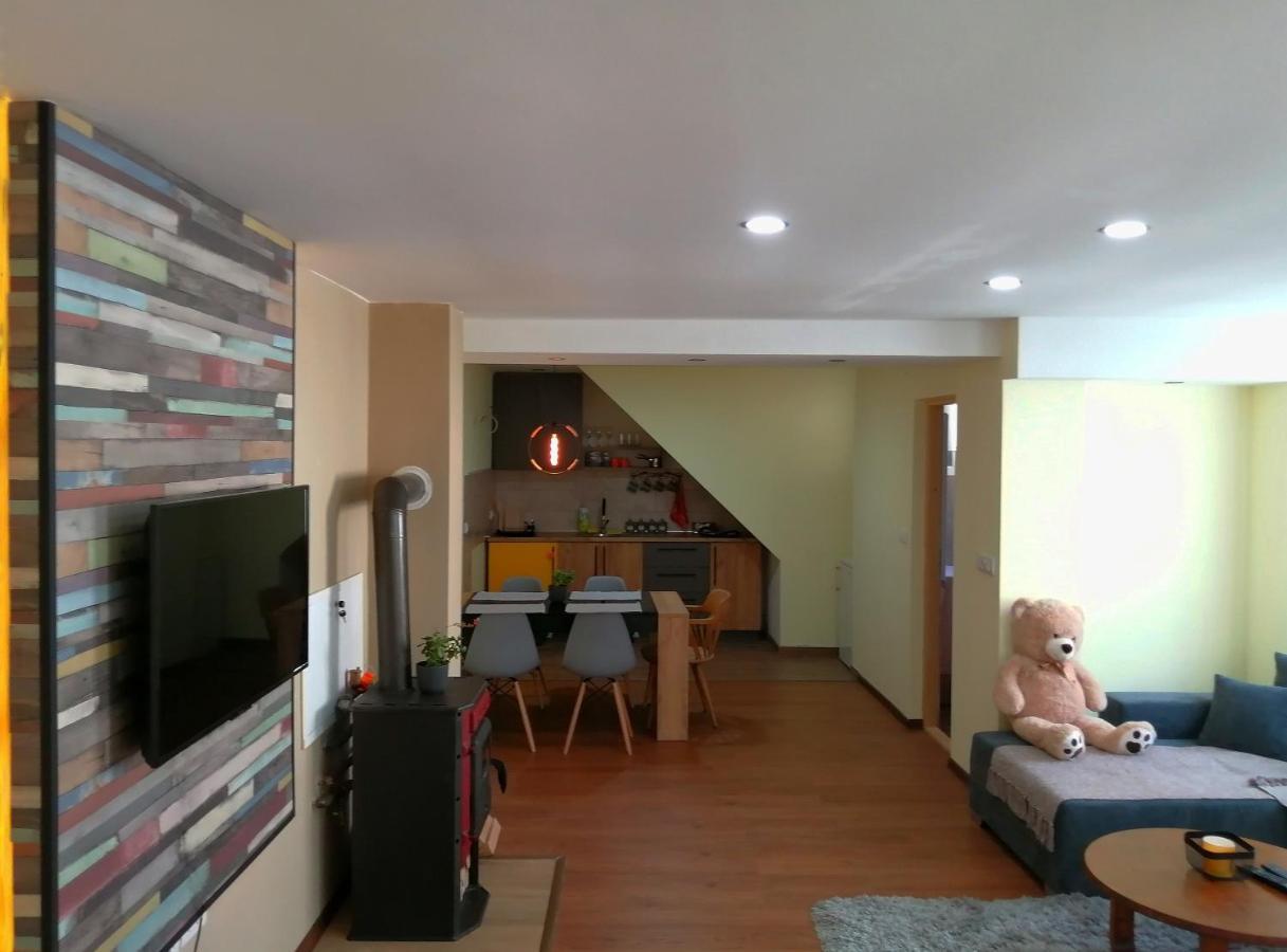 Nikas Apartman Donji Milanovac Exteriör bild