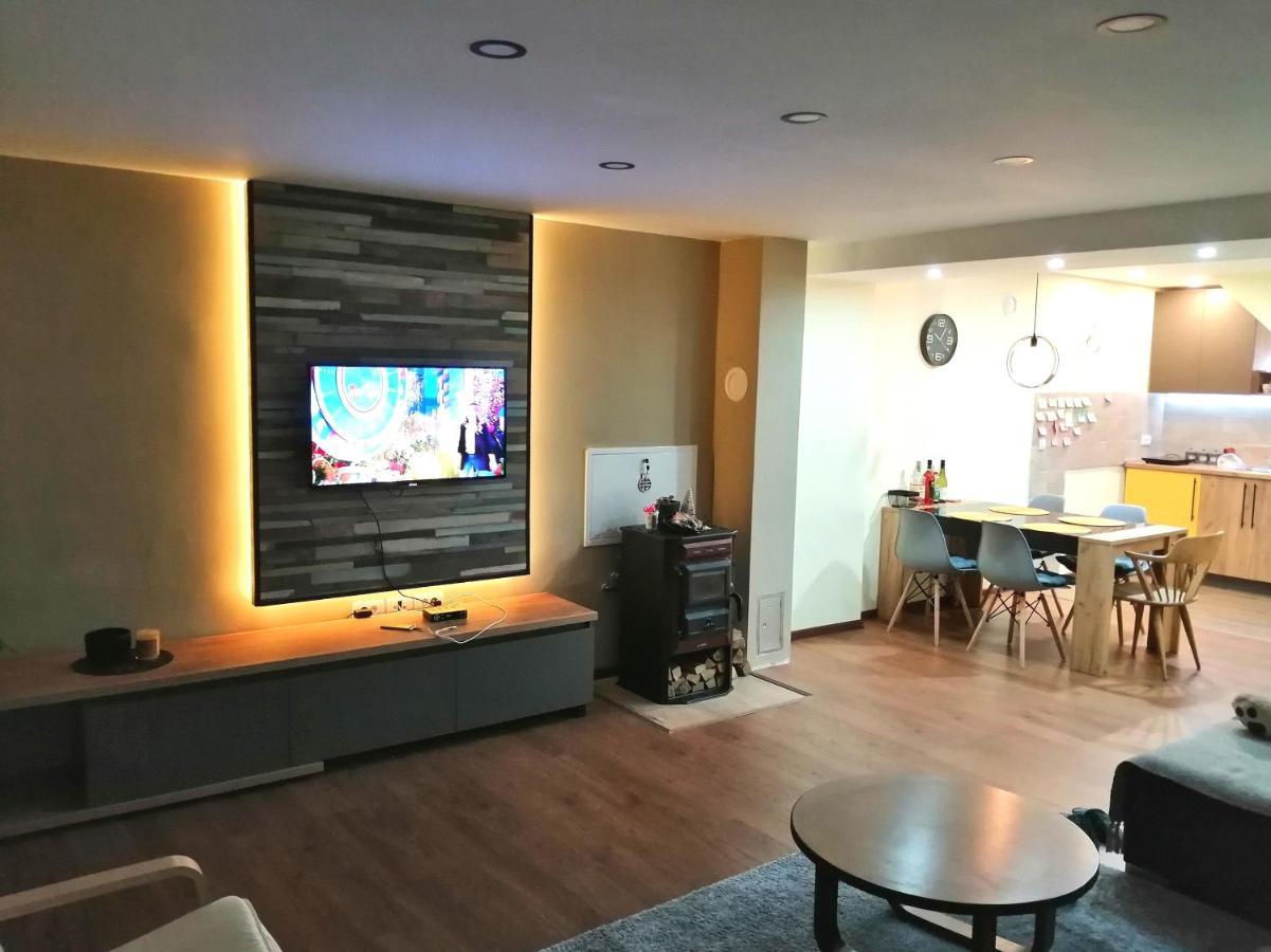 Nikas Apartman Donji Milanovac Exteriör bild